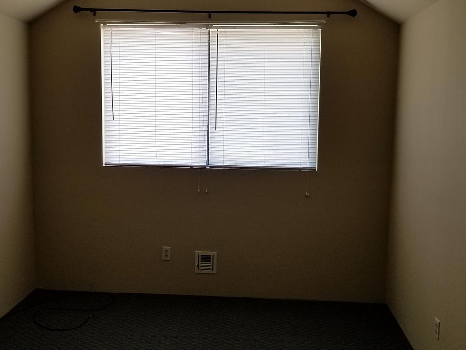 2nd image of 3810 Belhaven Cir