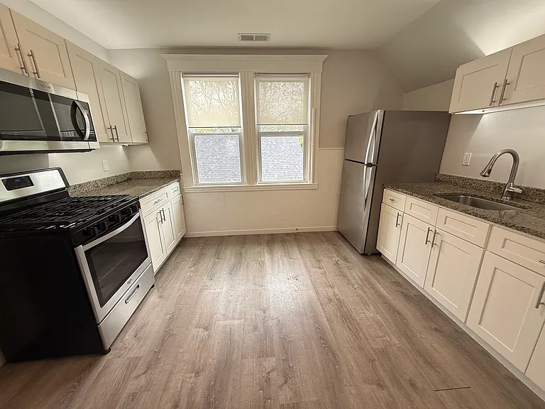 197 Clover St #3 — Photo 25
