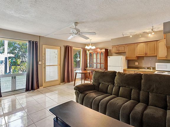 5th image of 2624 NE 30th Place #102B