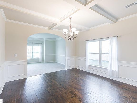 5th image of 42 Dandie Dr