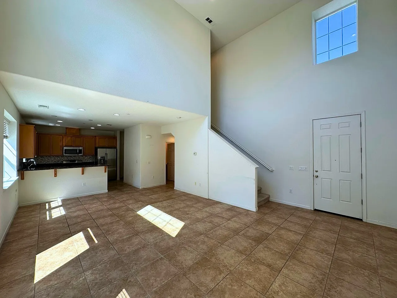 3 bed, 2.5 bath, 1560 sqft, $4,200 — Photo 3