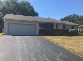 67 Kinmont Dr, Rochester, NY 14612