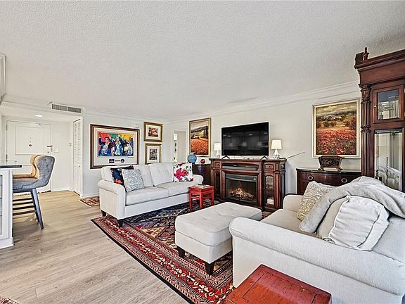 3rd image of 4545 Wornall Rd APT 610