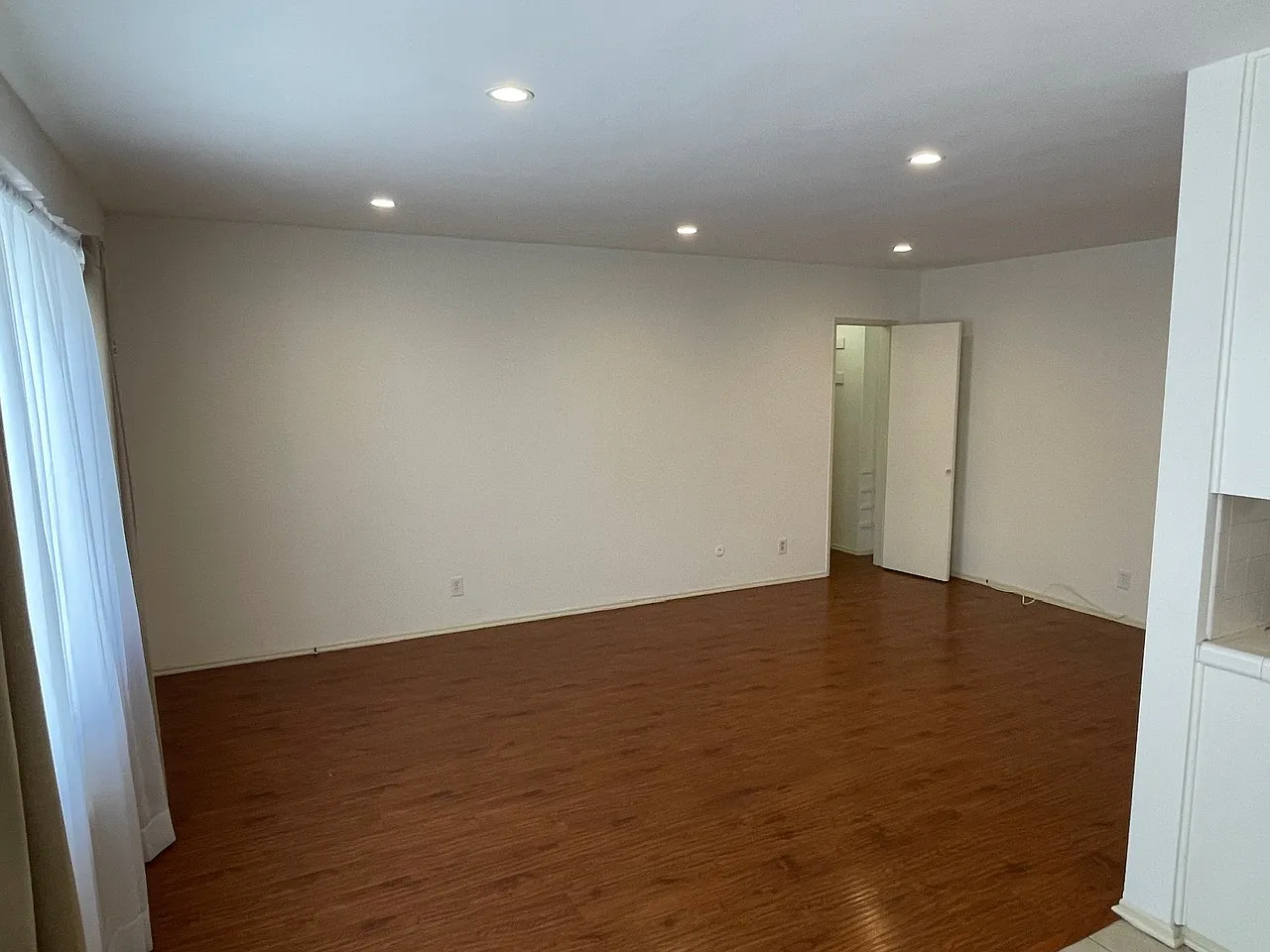 2 bed, 1100 sqft, $2,695 — Photo 4