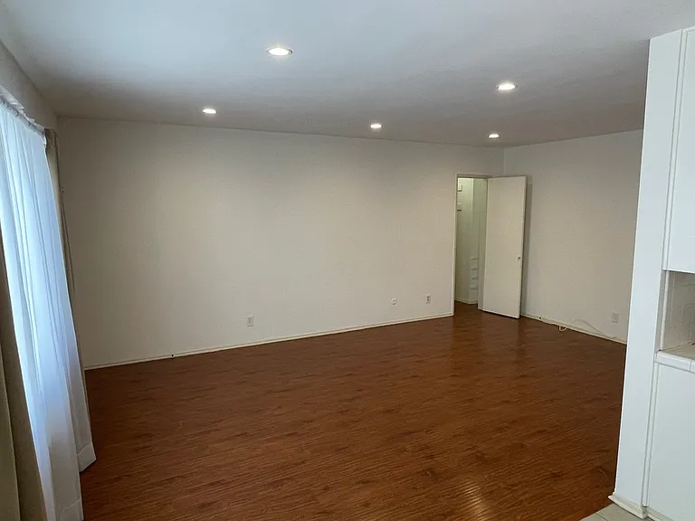 1400 N Fairfax Ave #4 — Photo 4