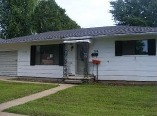 304 E Pine St, New London, WI 54961