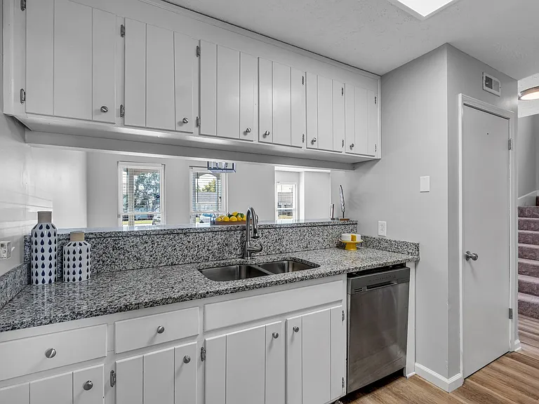 326 Nesbitt Ln — Photo 8