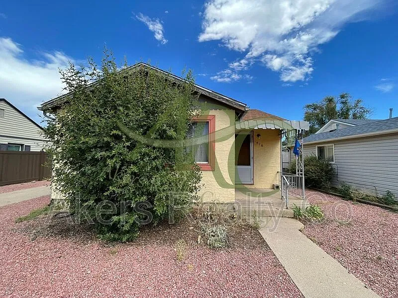 2 bed, 1.0 bath, 733 sqft, $1,095 — Photo 1