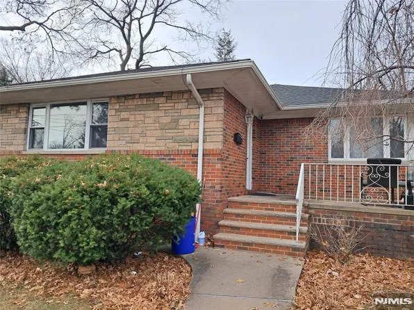 1005 Harvard Pl, Fort Lee, NJ 07024