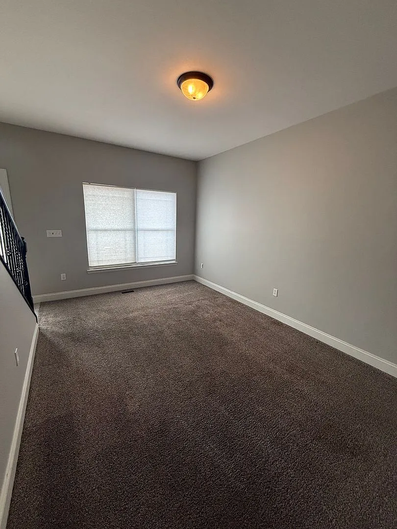 Spacious 5-Bedroom Home with Finished Basement Internet Included! — Photo 4