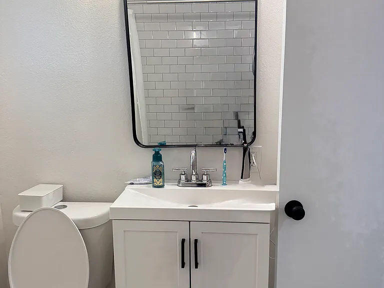 825 Wessex Pl — Photo 14