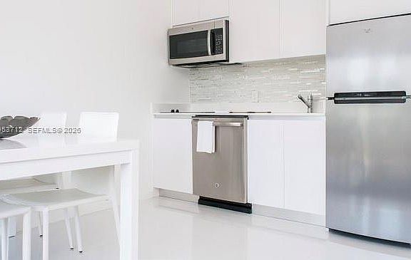 4th image of 801 15th St APT 208