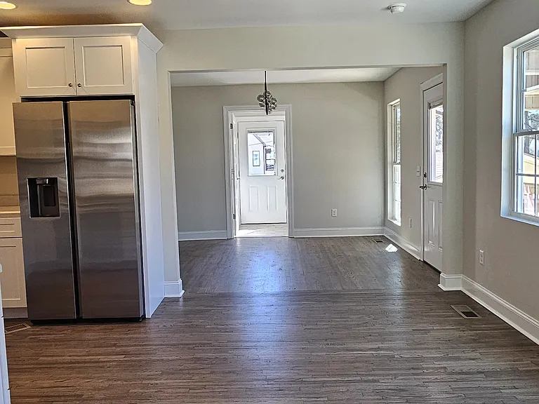 712 8th St SE — Photo 9