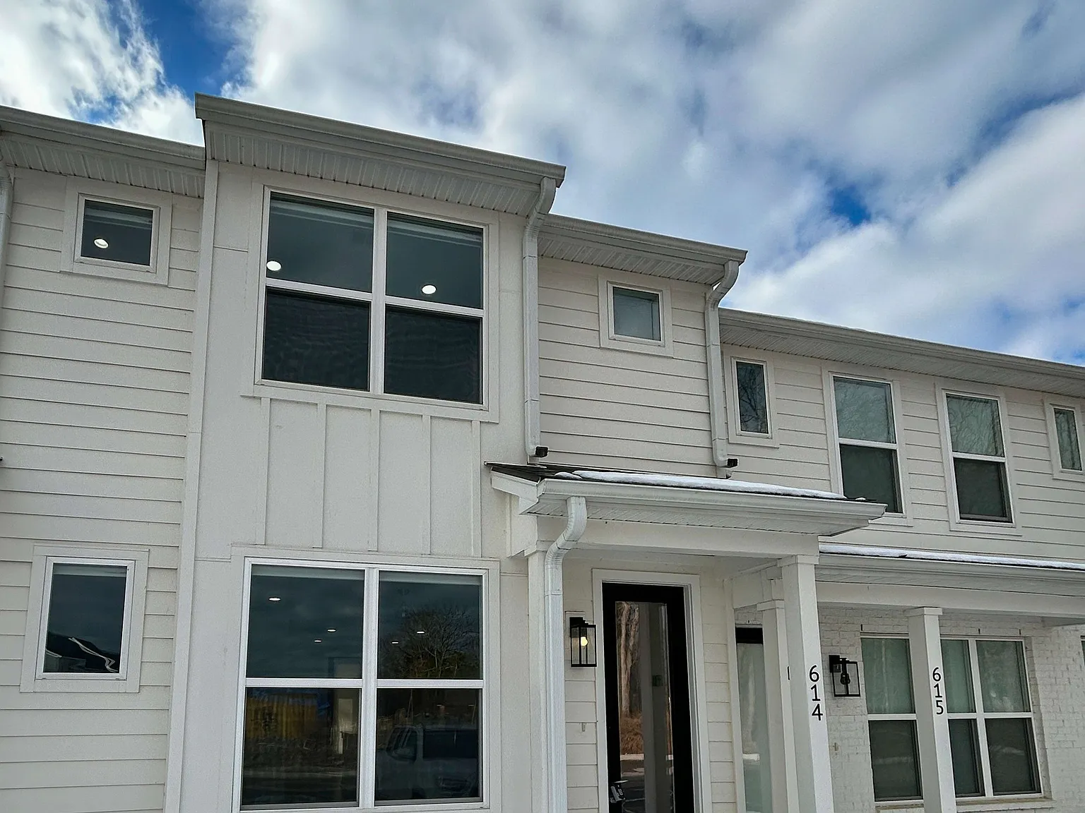2 bed, 2.5 bath, 1219 sqft, $1,525 — Photo 1