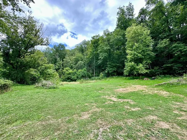 4308 8th Street Rd, Huntington, WV 25701
