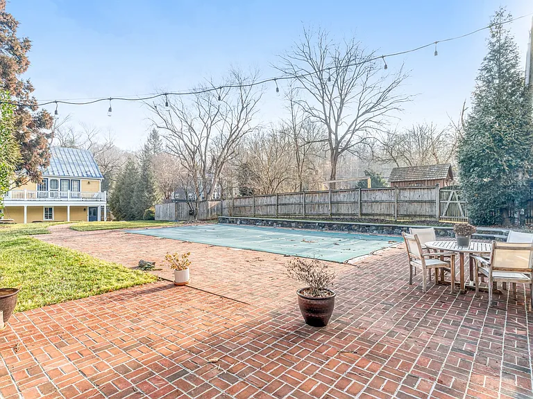 7153 Main St — Photo 25