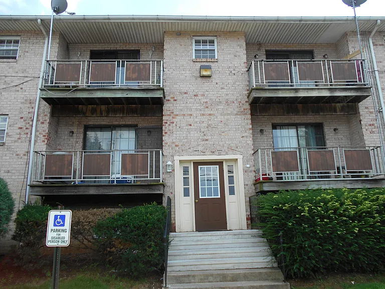 1417 E Tremont St #4 — Photo 2