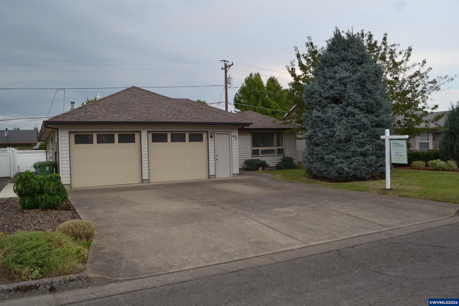 1985 Heather Way photo 1