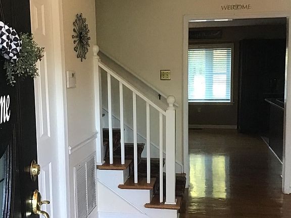 3rd image of 102 Meadowridge Dr