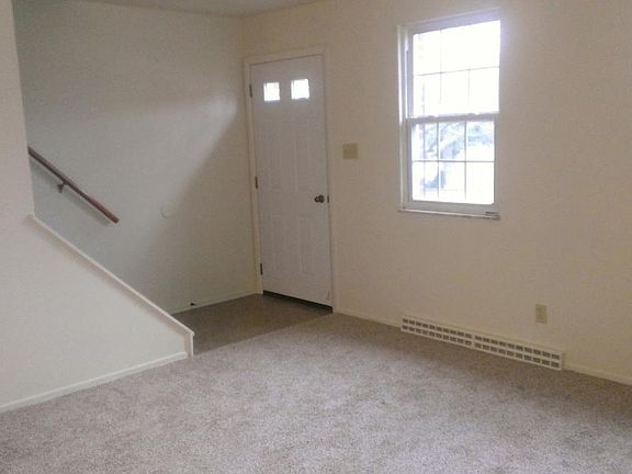 5th image of 126 Lexington Dr