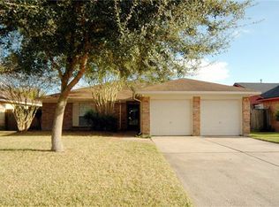 426 Buoy Rd, Webster, TX 77598