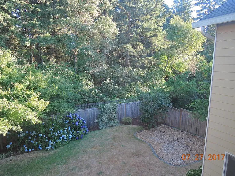 SE 25th St — Photo 24