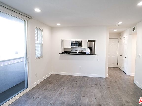4th image of 1943 Tamarind Ave