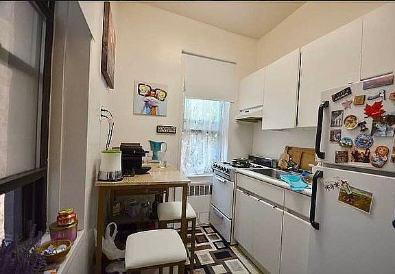 4th image of 403 E 75th St #3C