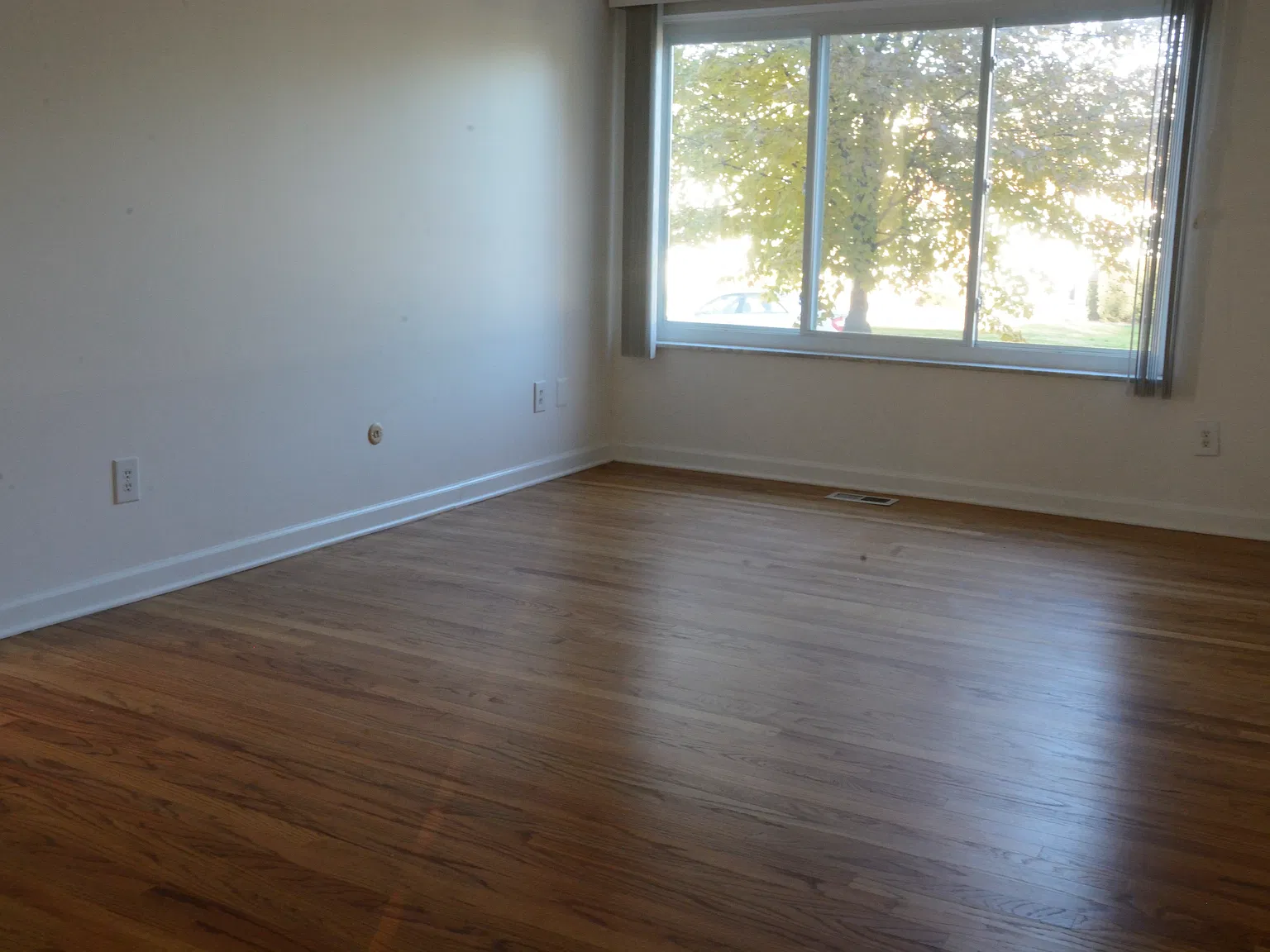 2 bed, 729 sqft, $1,400 — Photo 2