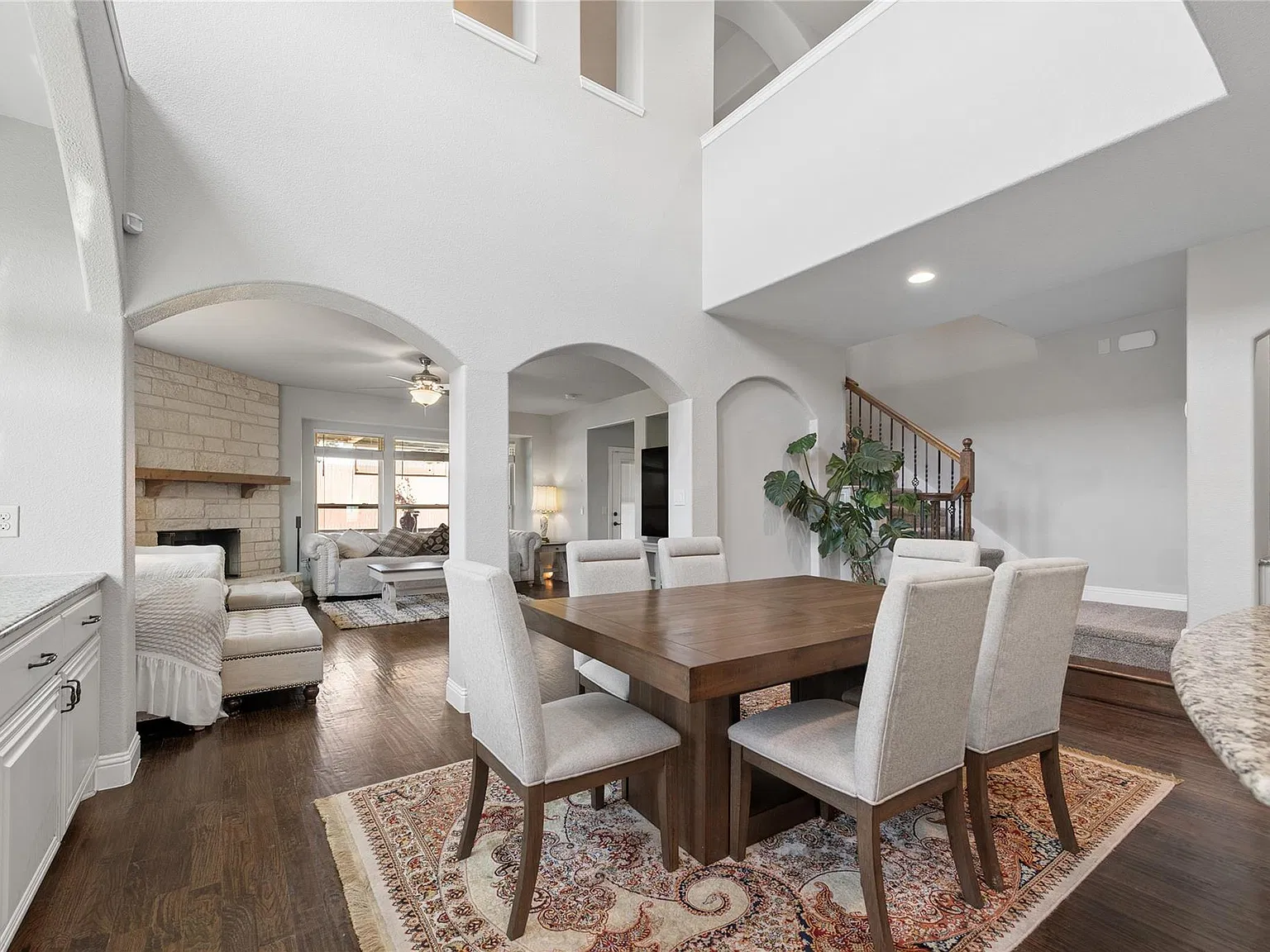 4 bed, 3.5 bath, 3110 sqft, $3,400 — Photo 4