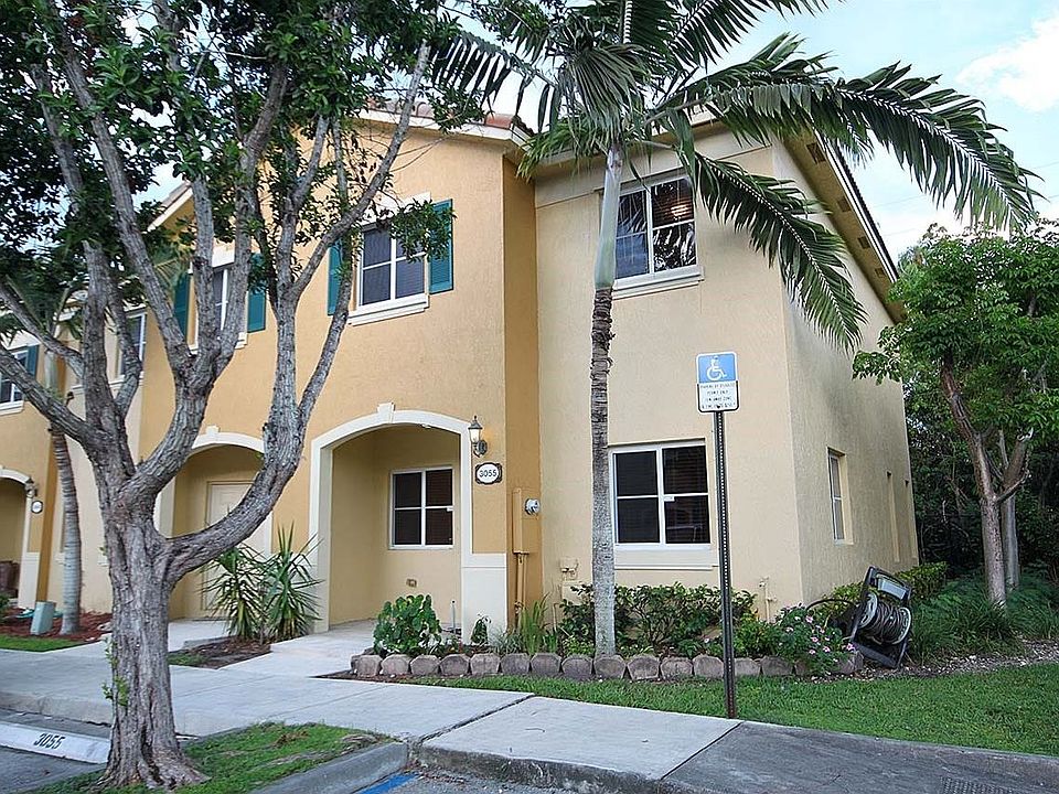 1st image of 3055 SE 17th Ave #00