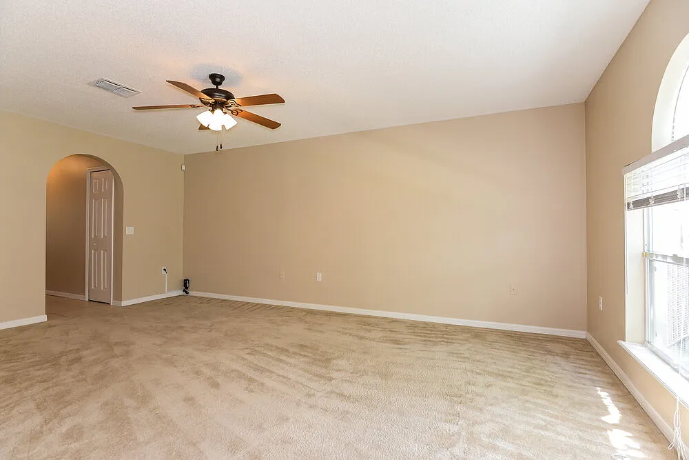 4 bed, 3.0 bath, 1892 sqft, $2,615 — Photo 4