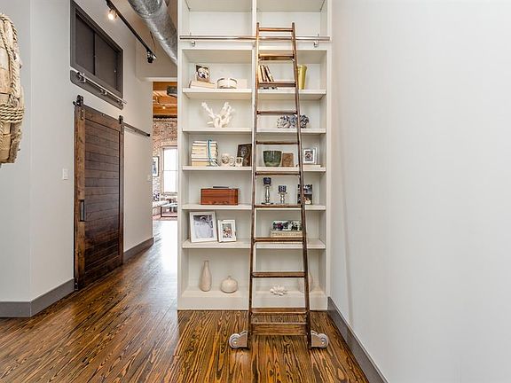 3rd image of 2402 Mechanic St #506