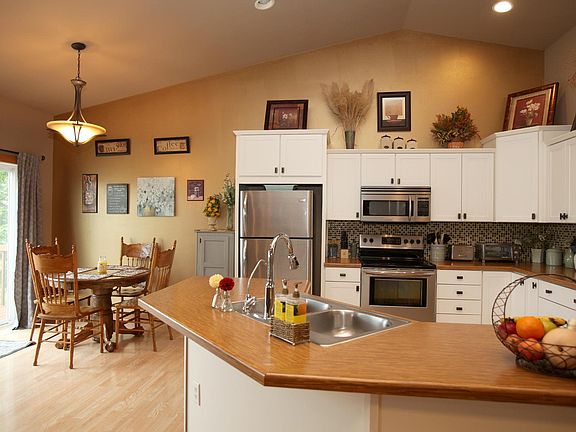 5th image of 213 Woodland Preserve