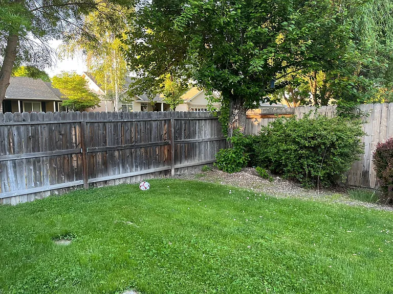 2052 Manchester Dr — Photo 11