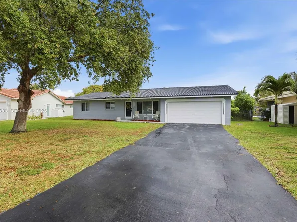 8515 NW 26th Dr, Coral Springs, FL 33065