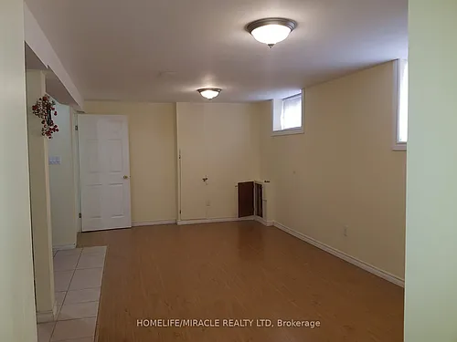 1502 Banwell Rd Photo 1