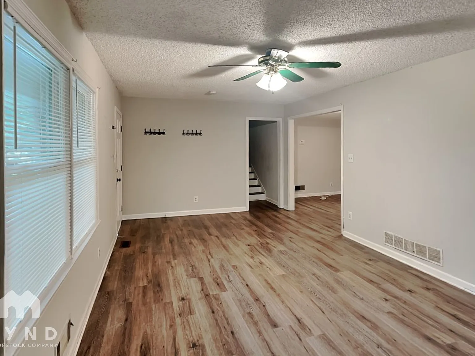 4 bed, 2.5 bath, 2292 sqft, $2,345 — Photo 3