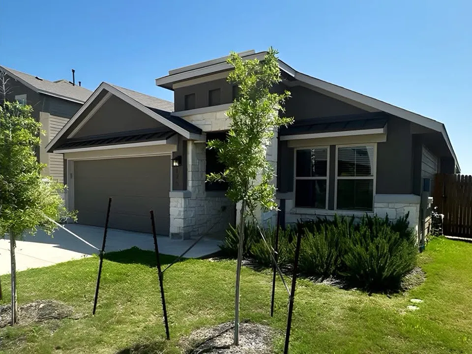 125 Woods Edge Ln