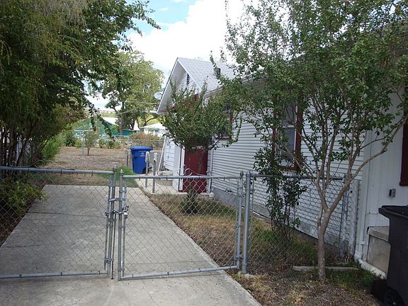 2nd image of 3415 Morales St