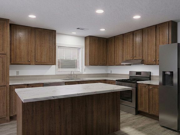 5th image of 545 Tower View Ave