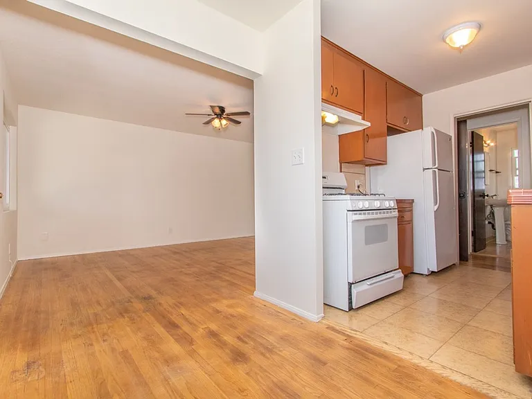 4209 Monroe Ave — Photo 2