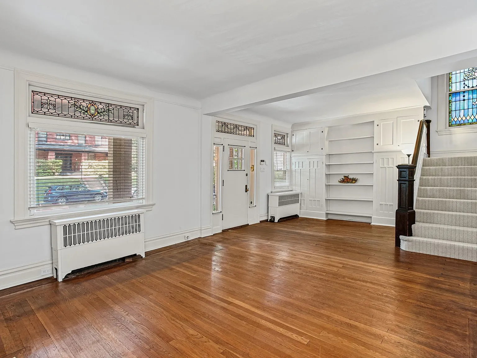 4 bed, 2642 sqft, $3,850 — Photo 3