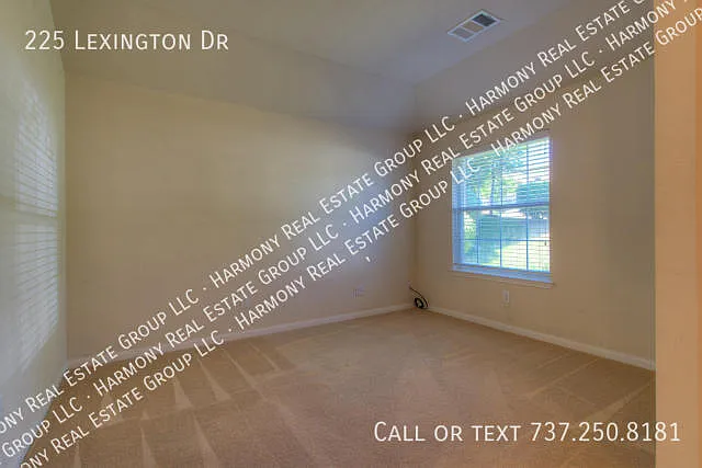 225 Lexington Dr — Photo 8