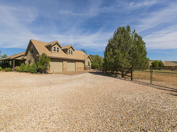 2nd image of 1424 W Maze Cir