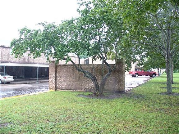 2nd image of 1501 N Mechanic St