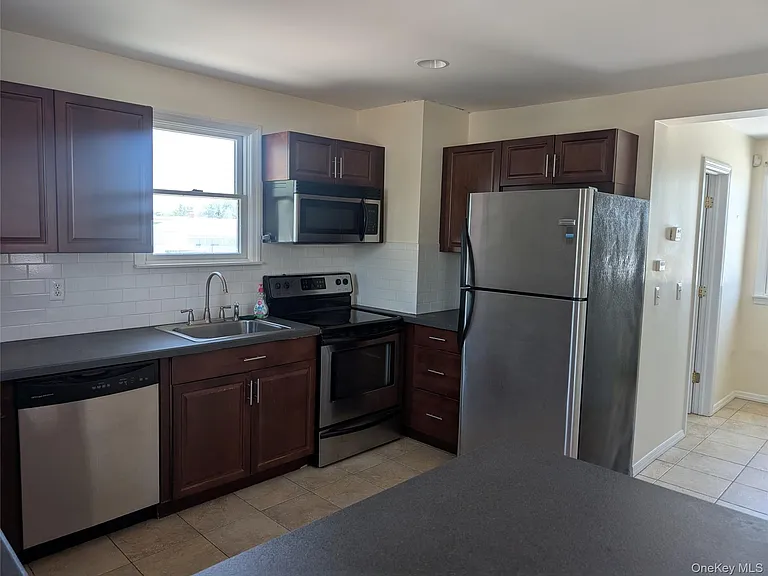 317 Bedford Ave — Photo 5