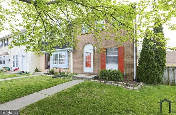 3 bed, $2,500 — Photo 1
