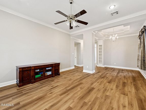 3rd image of 302 Burlington Ave