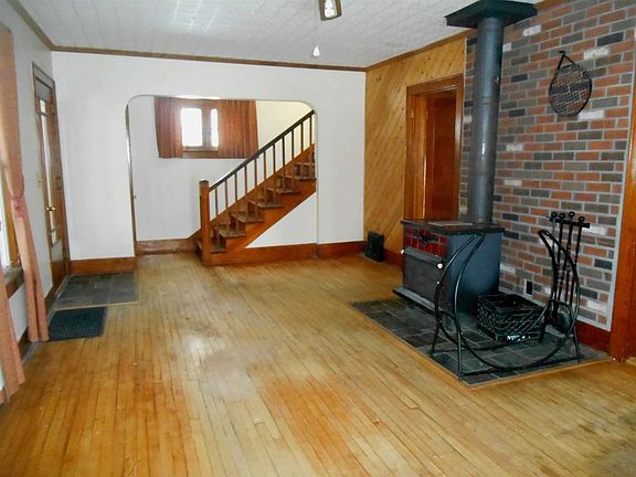 3rd image of 10 Howard St